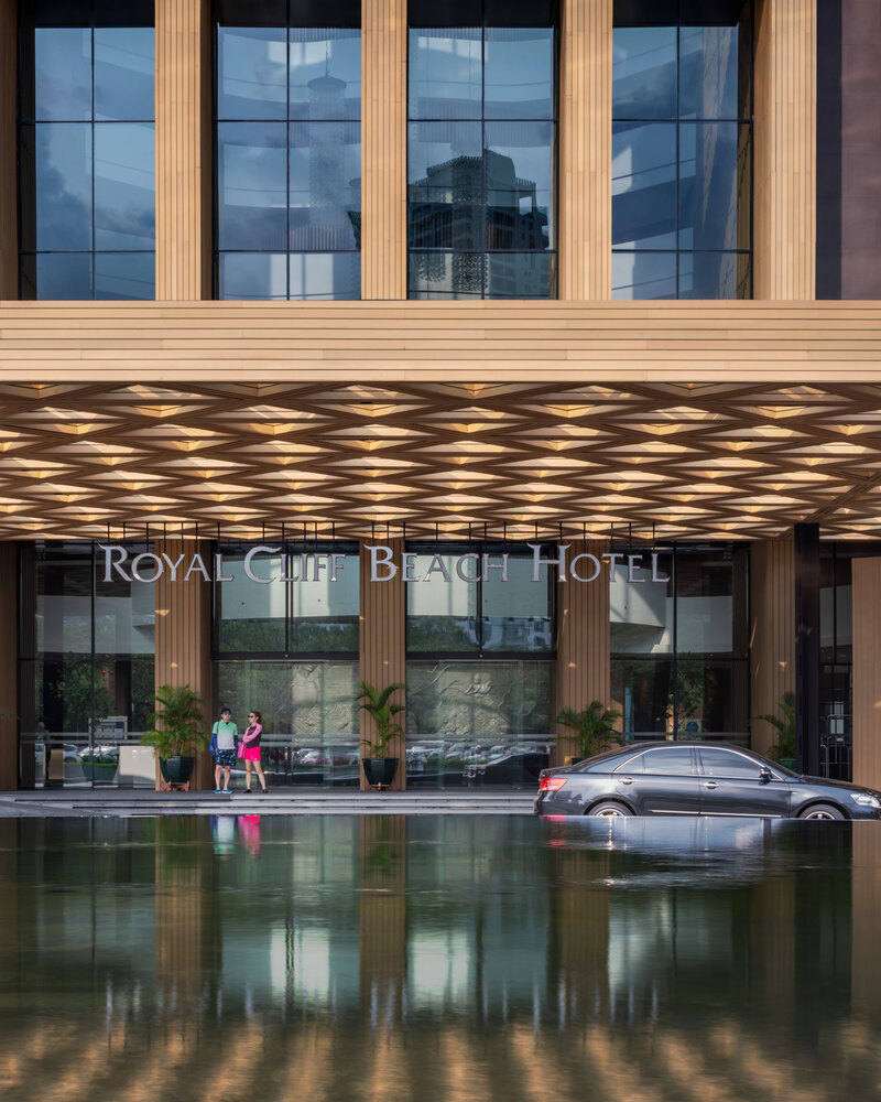 ROYAL CLIFF BEACH HOTEL - 4
