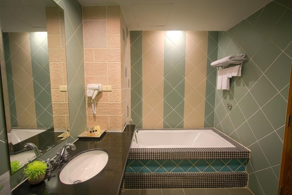 LONG BEACH GARDEN AND PAVILION HOTEL - 2